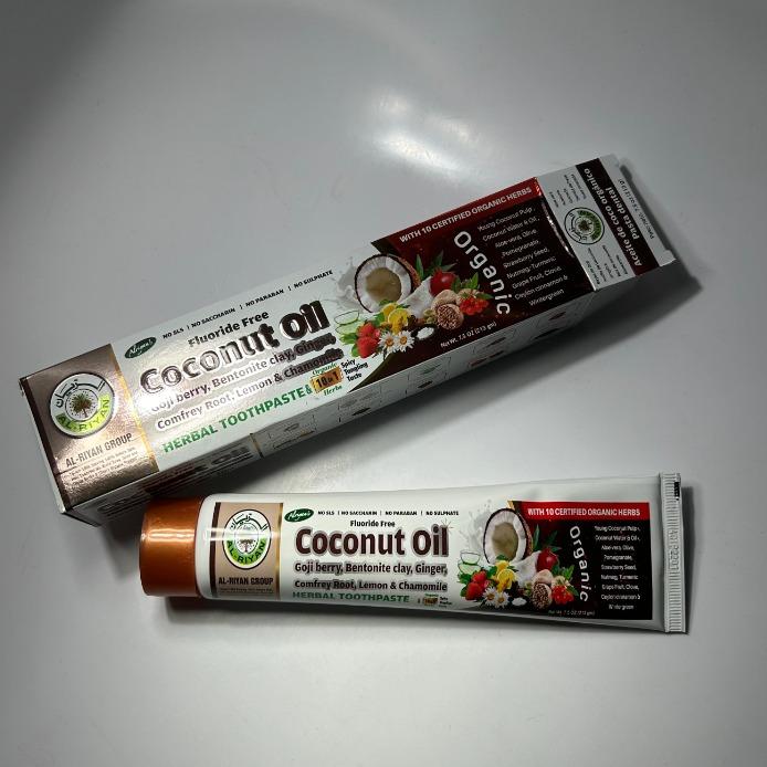 Coconut Oil, Goji Berry, Bentonite Clay, Ginger, Comfrey Root, Lemon and Chamomile 10 in 1 organic Herb Toothpaste - 7.5 oz