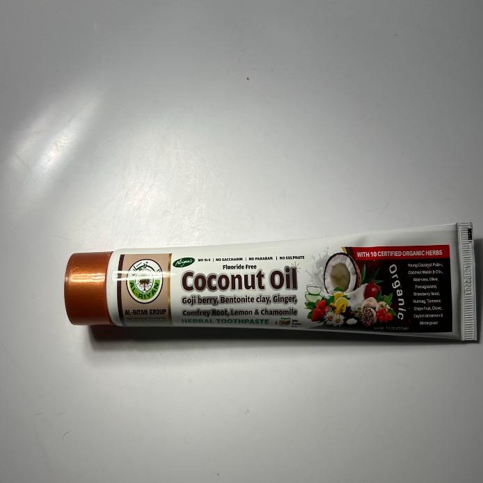 Coconut Oil, Goji Berry, Bentonite Clay, Ginger, Comfrey Root, Lemon and Chamomile 10 in 1 organic Herb Toothpaste - 7.5 oz