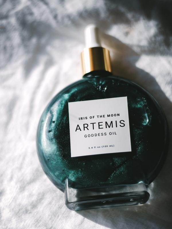 Artemis Goddess Oil - Goddess of the Hunt, Wood Fragrance, Forest Scent, Moisturizing, Shimmer Body Care Lightweight Comfort Cosmetic Scented Aroma