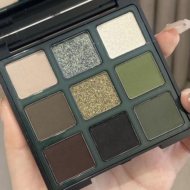 9 Color Eyeshadow Palette, 1 Count Black & Green Tone Eye Shadows Palette, Long Lasting Shimmering Eye Shadow for Vintage Styles, Christmas Gift